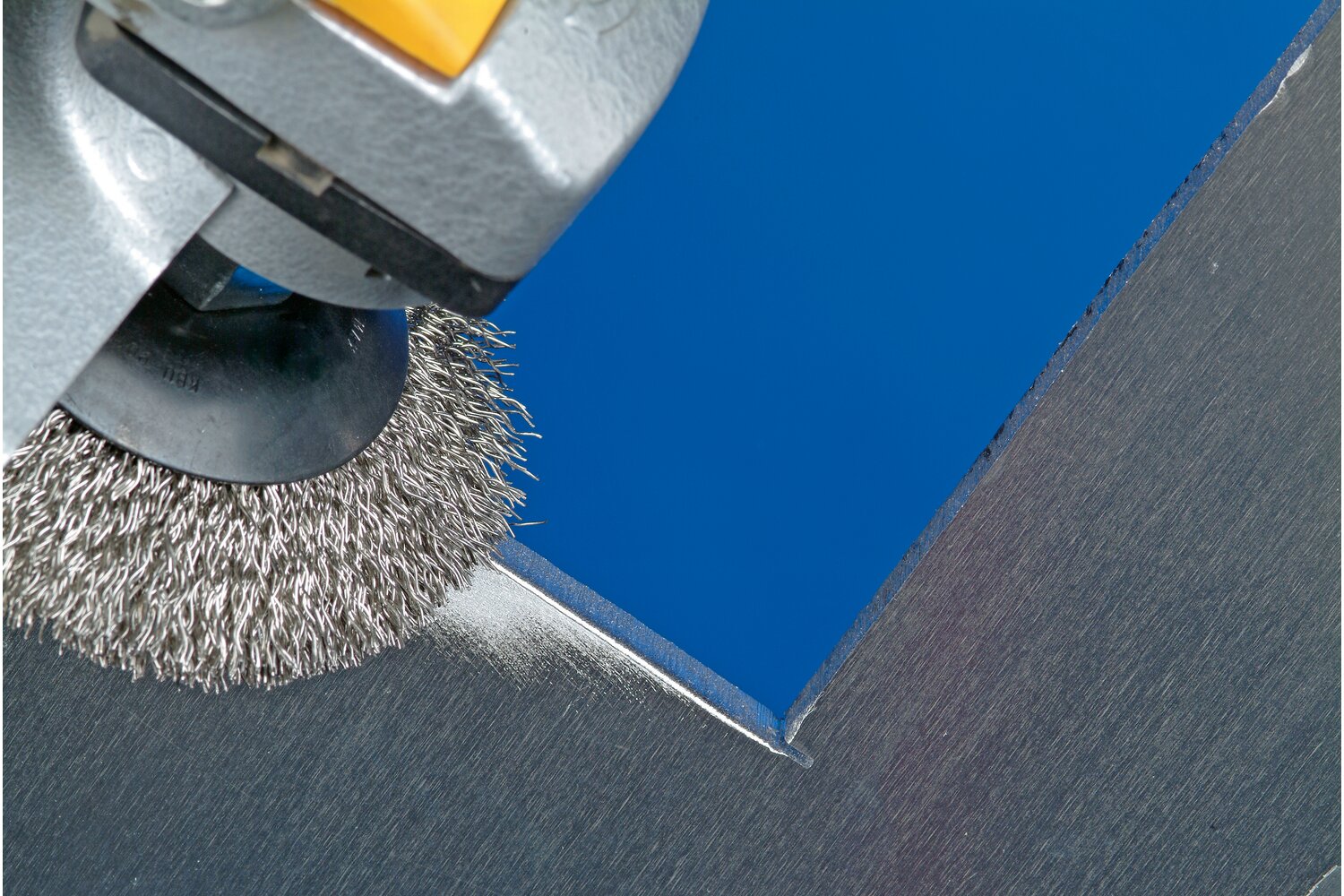 Crimped Wire Bevel Brush, 4 1/2 Inch / Stainless steel wire (INOX)