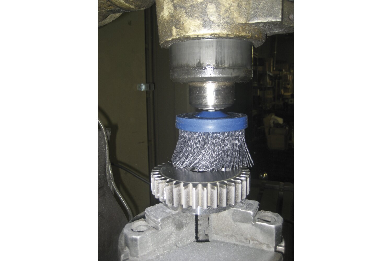 M-BRAD® Mounted Disc Brush, 2 Inch / Ceramic oxide grain (CO)