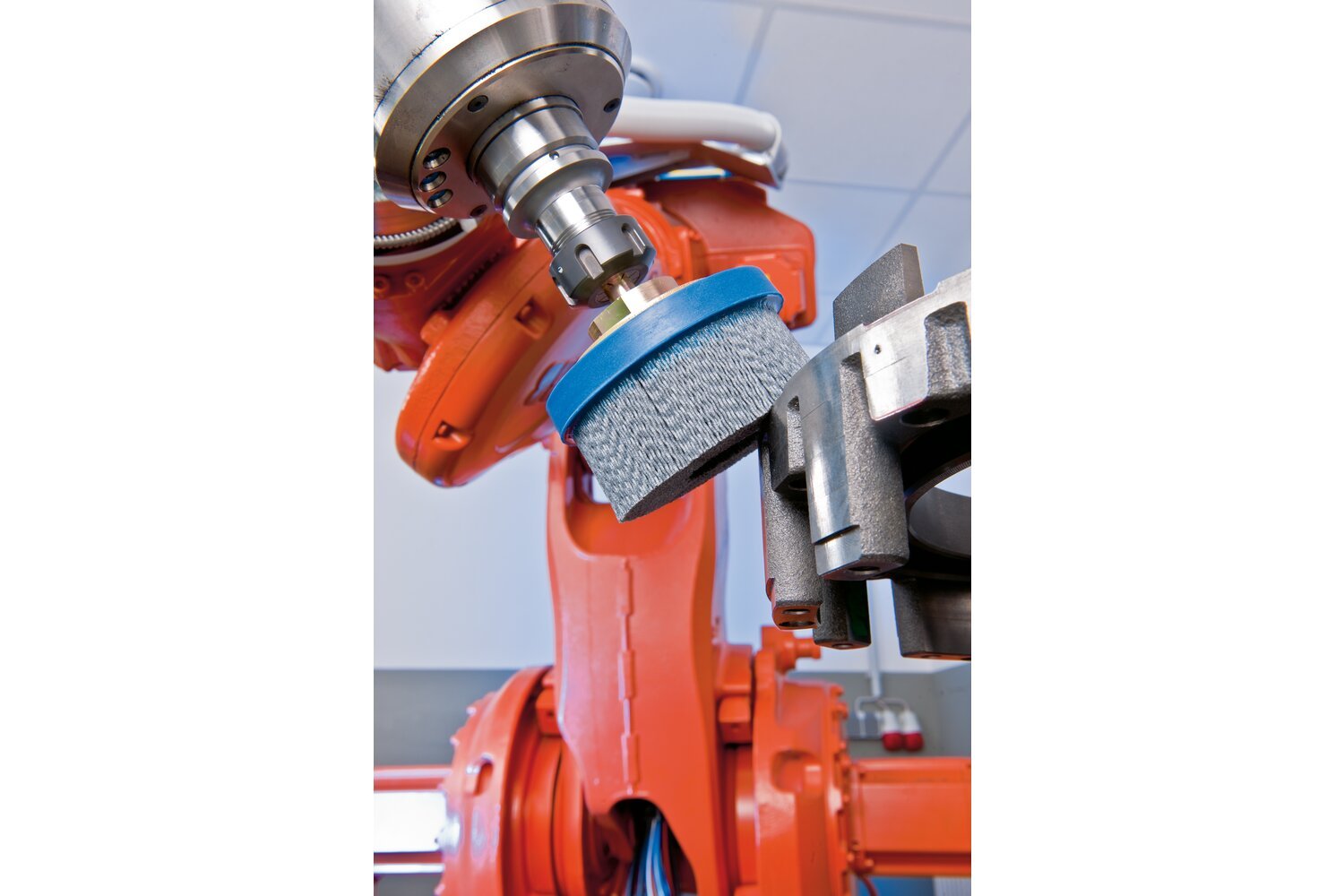 M-BRAD® Mounted Disc Brush, 4 Inch / Silicon carbide (SiC), 79184128