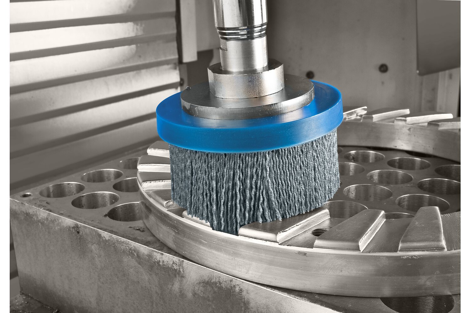 M-BRAD® Mounted Disc Brush, 4 Inch / Silicon carbide (SiC), 79184128